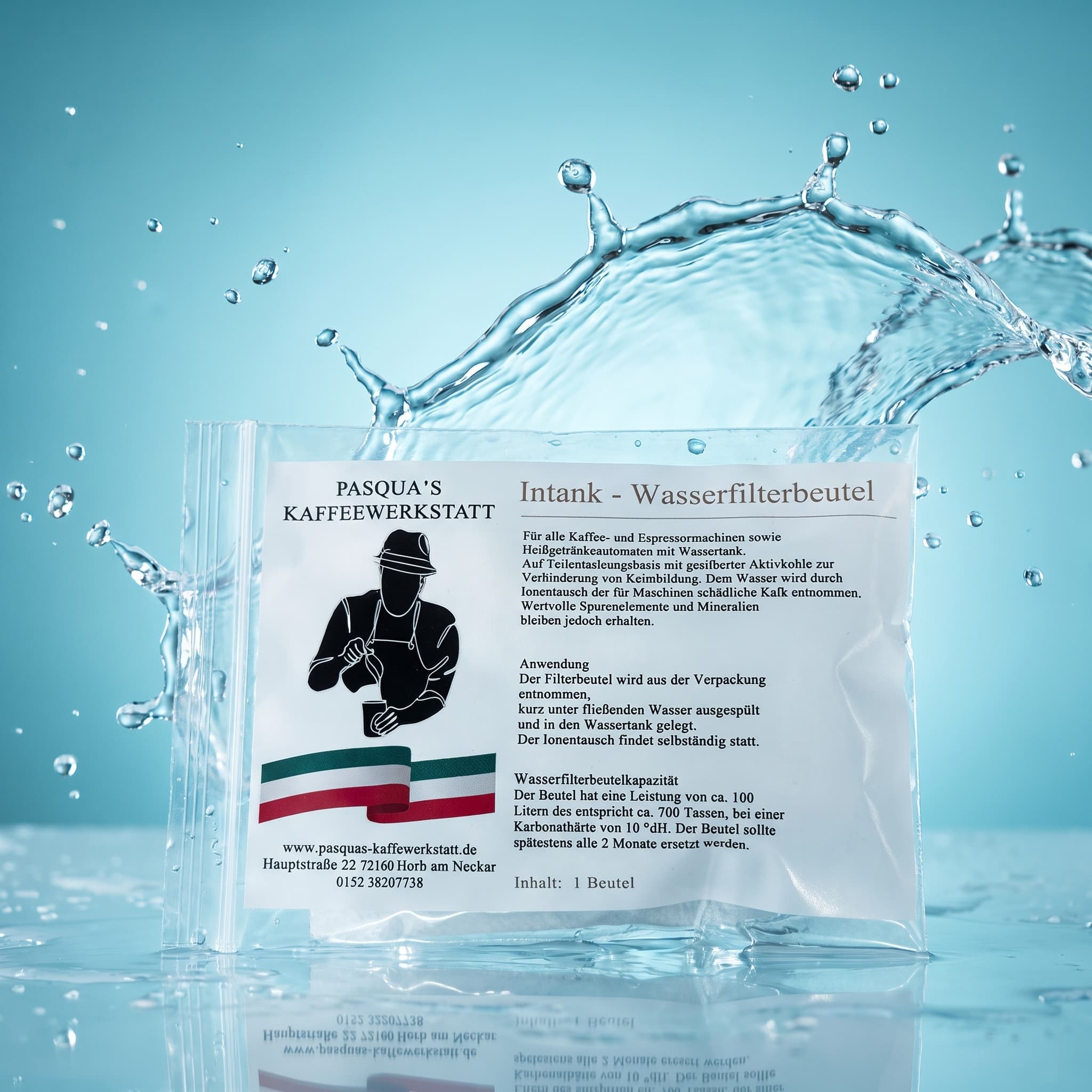 Intank-Wasserfilterbeutel – dramatischer Werbeshot mit Wassersplash